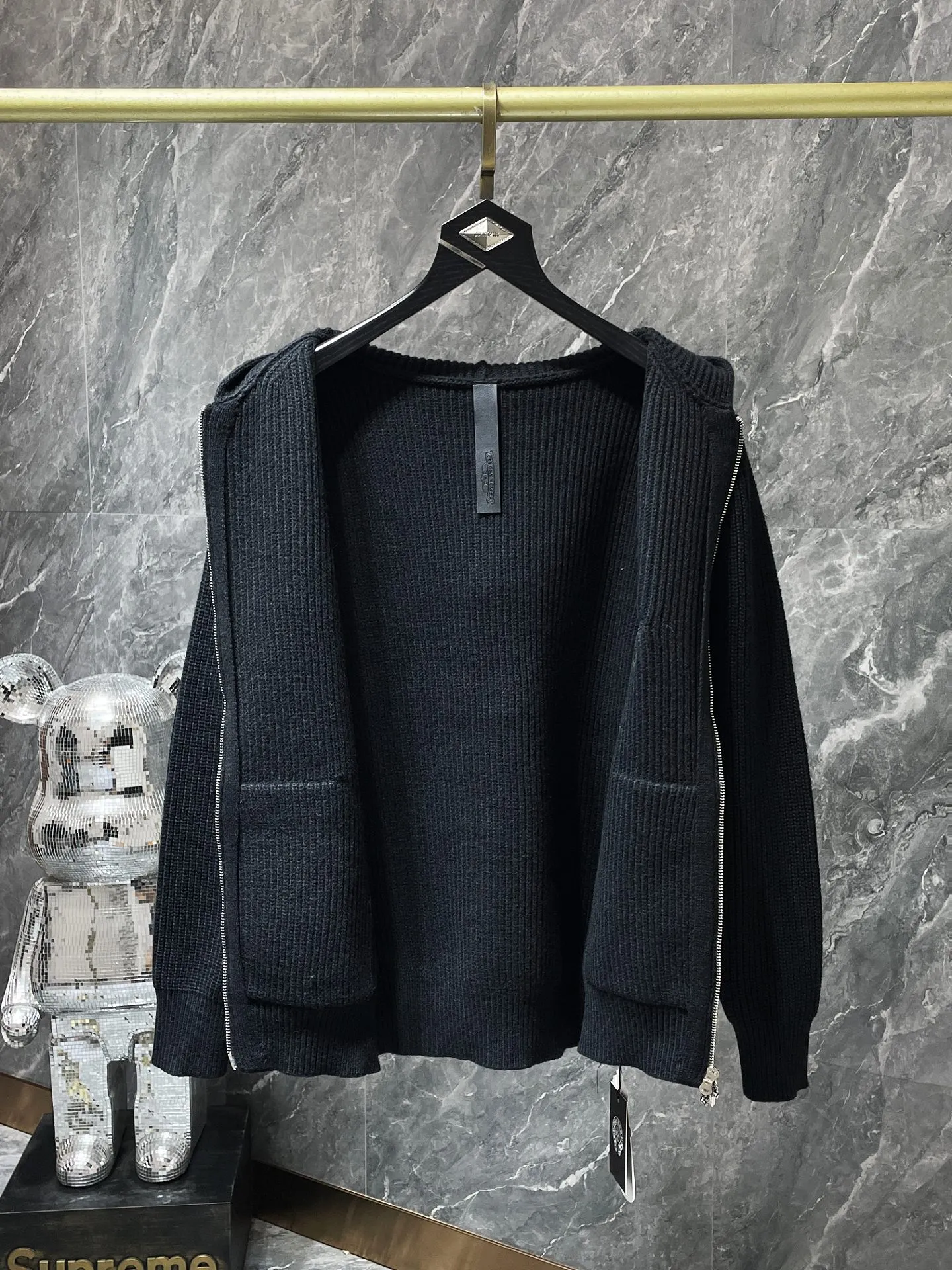P276 Chrome Hearts Autumn and Winter Sweater Series The same zipper sweater as the official website. Customized version of double-ended zipper➕leather handmade silver buckle craftsmanship. Selected high-quality wool and 100% cotton knitted fabric. Not the ordinary version on the market! ! Recommended color: black Size: S, M, L, XL